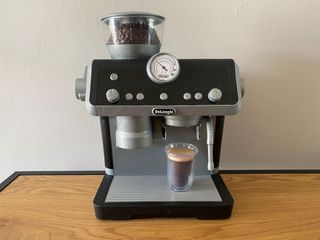 Making an Americano with the Casdon Delonghi Coffee Machine